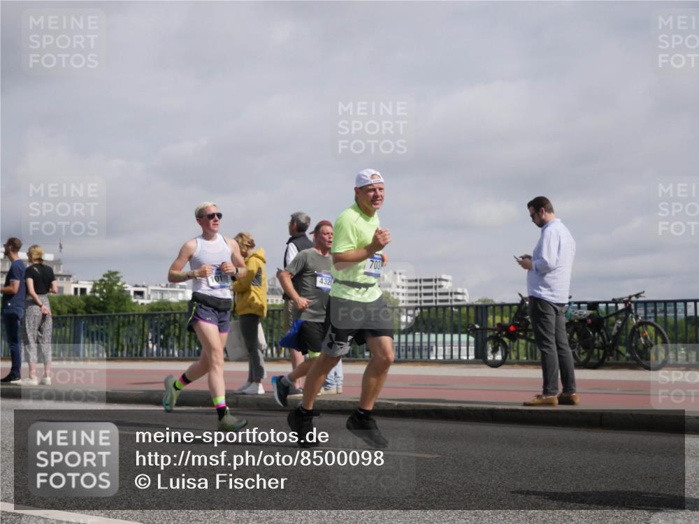 29.06.2025 - hella hamburg halbmarathon Luisa Fischer http://msf.ph/oto/8500098 29.06.2025 10:05:10 Kennedybrücke 432, 703, 1364, 1453, 1729, 3169, 4286, 4328, 6322, 7031, 9156, 9353, 10177 meine-sportfotos.de