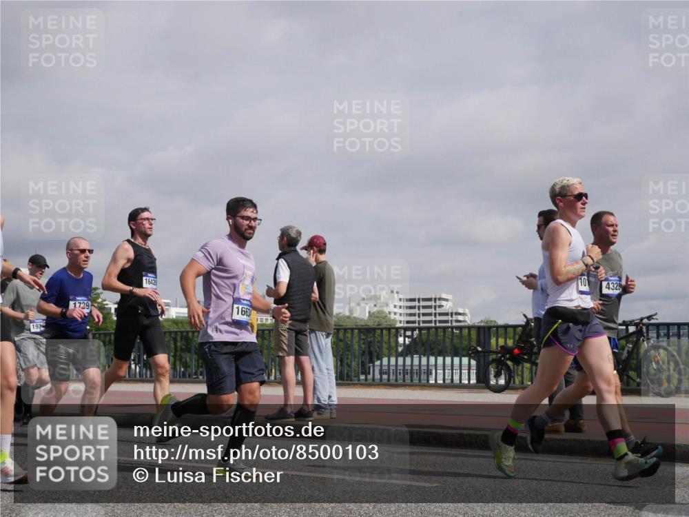 29.06.2025 - hella hamburg halbmarathon Luisa Fischer http://msf.ph/oto/8500103 29.06.2025 10:05:11 Kennedybrücke 1924, 1729, 16420, 1663, 1807, 101, 4328, 1364, 1453, 1729, 3169, 4286, 4328, 6322, 7031, 9156, 9353, 10177 meine-sportfotos.de