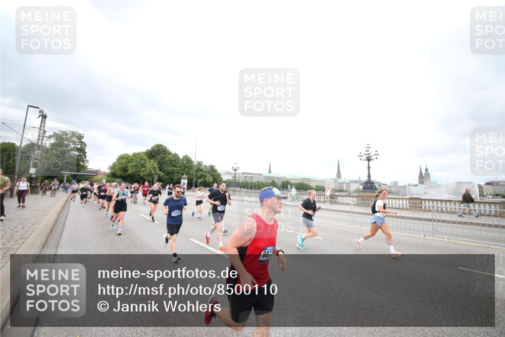 29.06.2025 - hella hamburg halbmarathon Jannik Wohlers http://msf.ph/oto/8500110 29.06.2025 10:57:09 Lombardsbrücke 1123, 1242, 1248, 1265, 1643, 3191, 3385, 3388, 3433, 3750, 3954, 4180, 4197, 4521, 4830, 5117, 5632, 5736, 5738, 6827, 6857, 6916, 7172, 7720, 7728, 8035, 8287, 8386, 8540, 8708, 8873, 9233, 9318, 9496, 9607, 9824, 10078, 11947, 12172, 12306, 12396, 12713, 12799, 12819, 13131, 13340, 13425, 13427, 13697, 14256, 14944, 14968, 15033, 15288, 15958, 16007, 16130, 18534 meine-sportfotos.de