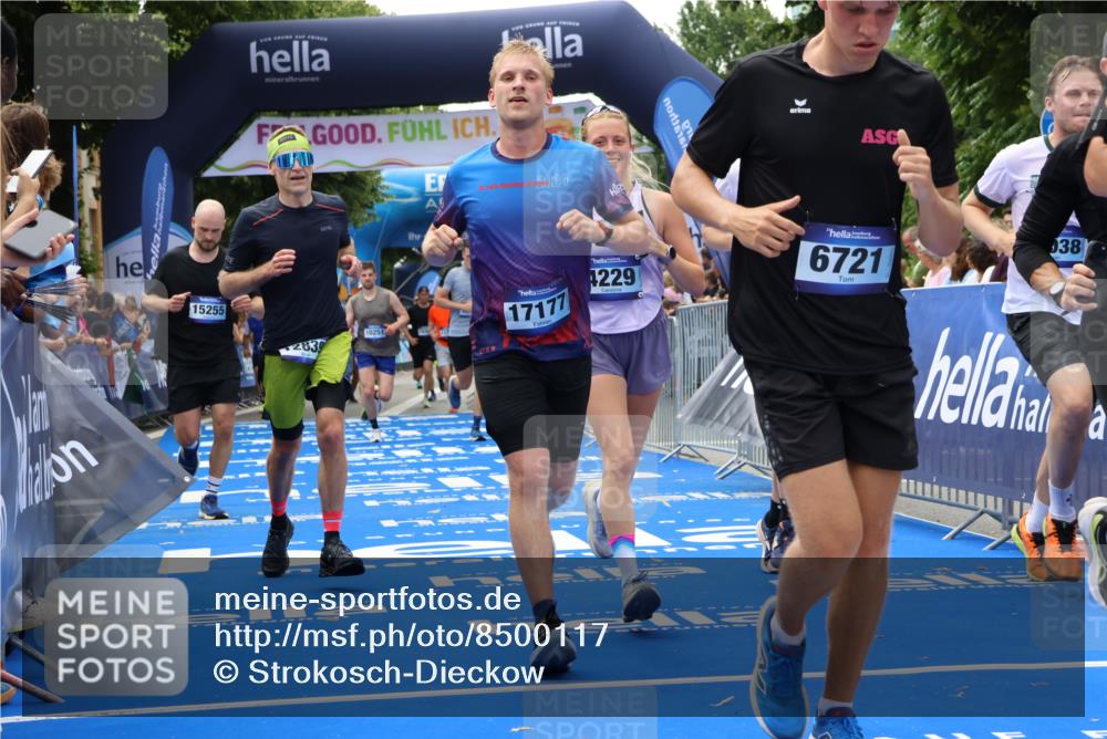 29.06.2025 - hella hamburg halbmarathon Strokosch-Dieckow http://msf.ph/oto/8500117 29.06.2025 10:43:05 Ziel 1675, 4229, 6721, 7026, 7035, 7093, 7451, 8218, 9364, 9833, 10251, 10469, 11177, 12153, 12657, 12723, 12776, 12839, 15255, 15706, 17177, 18304, 19038 meine-sportfotos.de