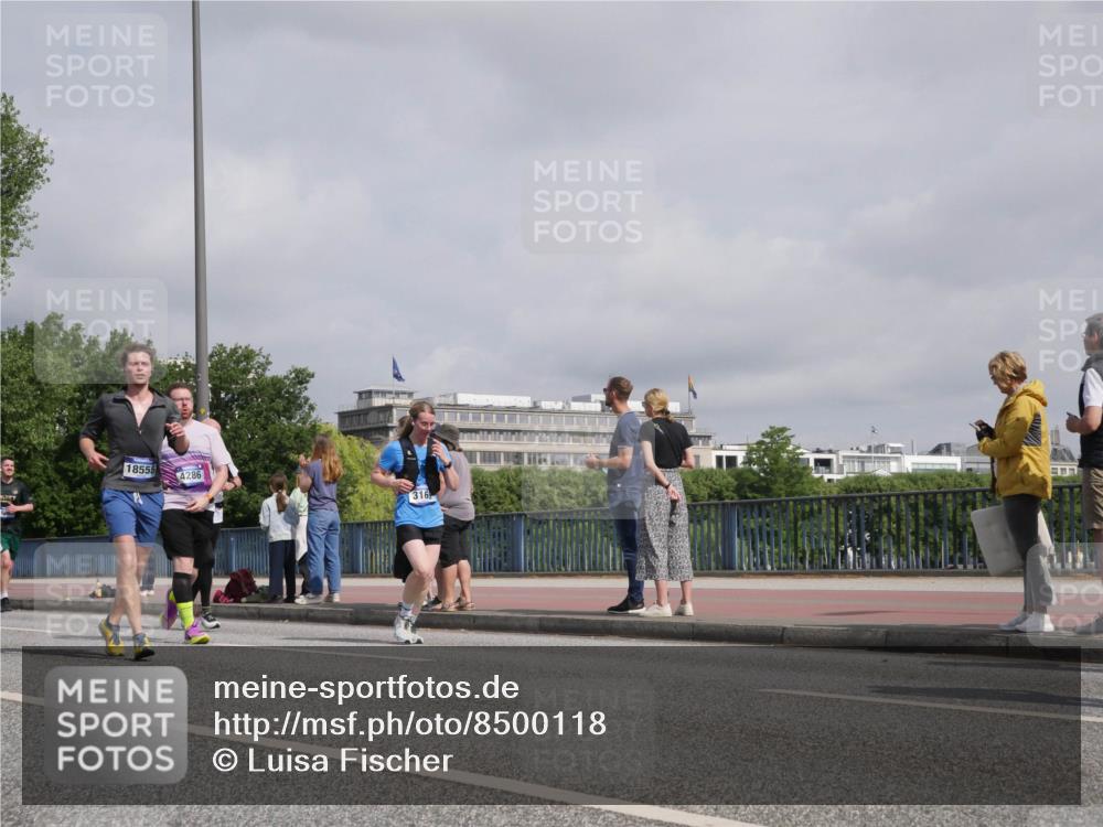 29.06.2025 - hella hamburg halbmarathon Luisa Fischer http://msf.ph/oto/8500118 29.06.2025 10:05:13 Kennedybrücke 18555, 4286, 316, 1432, 1453, 1729, 2323, 3169, 4286, 4328, 5763, 6322, 7031, 9156, 9353, 9928, 10177 meine-sportfotos.de