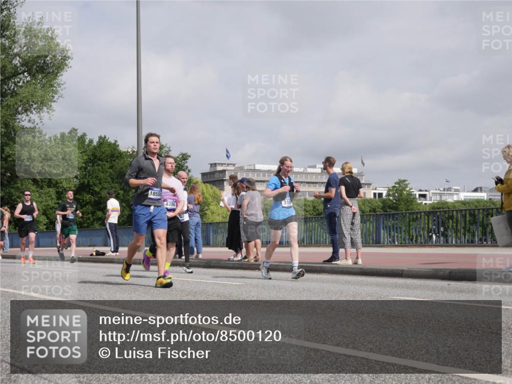 29.06.2025 - hella hamburg halbmarathon Luisa Fischer http://msf.ph/oto/8500120 29.06.2025 10:05:13 Kennedybrücke 16067, 18555, 4286, 316, 1432, 1453, 1729, 2323, 3169, 4286, 4328, 5763, 6322, 7031, 9156, 9353, 9928, 10177 meine-sportfotos.de