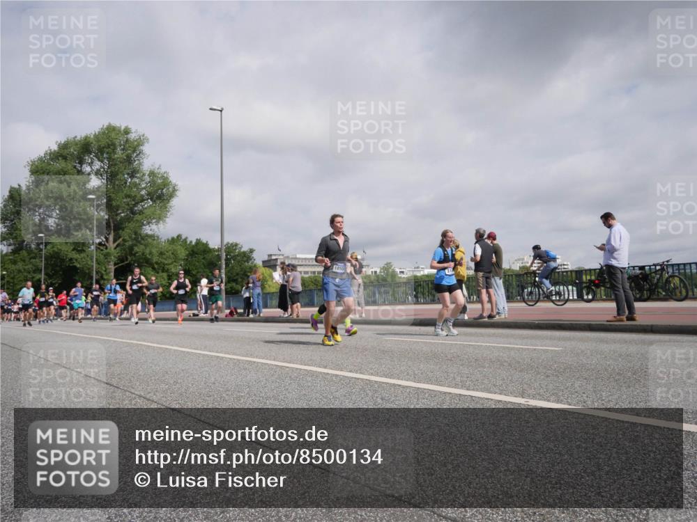 29.06.2025 - hella hamburg halbmarathon Luisa Fischer http://msf.ph/oto/8500134 29.06.2025 10:05:15 Kennedybrücke 1855, 1432, 1453, 1729, 2322, 2323, 3169, 4286, 4663, 5763, 6322, 7243, 9928 meine-sportfotos.de