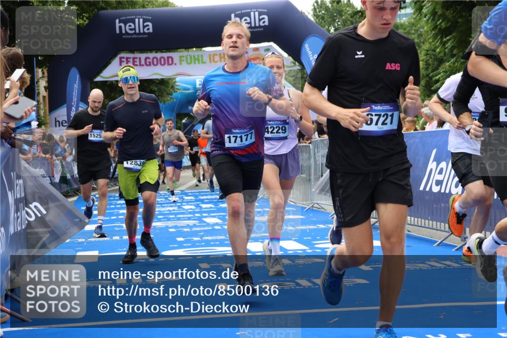 29.06.2025 - hella hamburg halbmarathon Strokosch-Dieckow http://msf.ph/oto/8500136 29.06.2025 10:43:05 Ziel 1675, 4229, 6721, 7026, 7035, 7093, 7451, 8218, 9364, 9833, 10251, 10469, 11177, 12153, 12657, 12723, 12776, 12839, 15255, 15706, 17177, 18304, 19038 meine-sportfotos.de