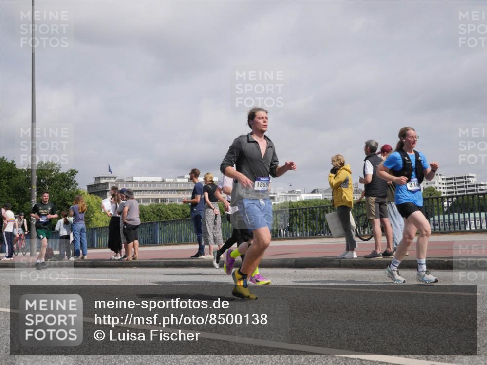 29.06.2025 - hella hamburg halbmarathon Luisa Fischer http://msf.ph/oto/8500138 29.06.2025 10:05:15 Kennedybrücke 1600, 1855, 316, 1432, 1453, 1729, 2322, 2323, 3169, 4286, 4663, 5763, 6322, 7243, 9928 meine-sportfotos.de