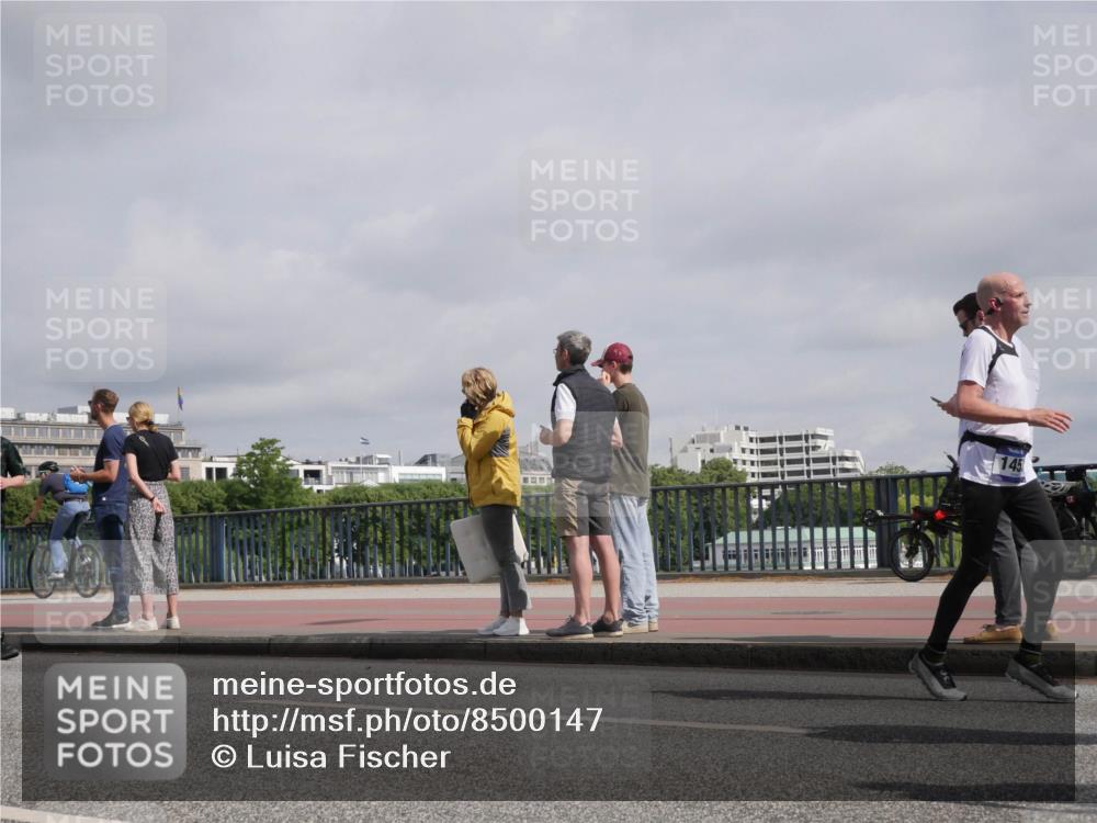 29.06.2025 - hella hamburg halbmarathon Luisa Fischer http://msf.ph/oto/8500147 29.06.2025 10:05:17 Kennedybrücke 145, 1432, 1453, 2322, 2323, 3169, 4286, 4663, 5763, 6322, 7243, 9020, 9021, 9928 meine-sportfotos.de