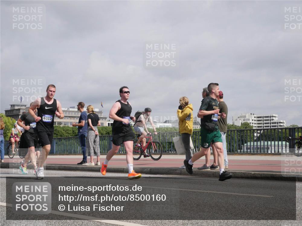 29.06.2025 - hella hamburg halbmarathon Luisa Fischer http://msf.ph/oto/8500160 29.06.2025 10:05:19 Kennedybrücke 167, 6322, 1606, 1432, 1453, 2322, 2323, 4663, 4985, 5763, 6322, 7243, 9020, 9021, 9928 meine-sportfotos.de