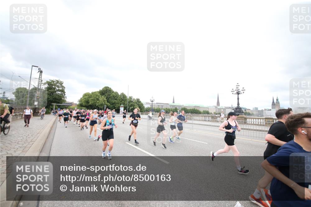 29.06.2025 - hella hamburg halbmarathon Jannik Wohlers http://msf.ph/oto/8500163 29.06.2025 10:57:10 Lombardsbrücke 1123, 1242, 1248, 1265, 1643, 3191, 3385, 3388, 3433, 3750, 3954, 4180, 4197, 4521, 4830, 5117, 5632, 5736, 5738, 6827, 6857, 6916, 7172, 7720, 7728, 8035, 8287, 8386, 8540, 8708, 8873, 9059, 9233, 9318, 9496, 9607, 10078, 11947, 12172, 12306, 12396, 12713, 12799, 12819, 13131, 13340, 13425, 13427, 13697, 14256, 14944, 14968, 15033, 15288, 15958, 16007, 16130, 18534 meine-sportfotos.de