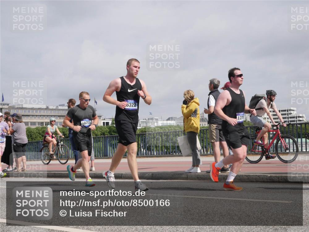 29.06.2025 - hella hamburg halbmarathon Luisa Fischer http://msf.ph/oto/8500166 29.06.2025 10:05:19 Kennedybrücke 823, 16779, 6322, 1278, 1432, 1453, 2322, 2323, 4663, 4985, 5763, 6322, 7243, 9020, 9021, 9928 meine-sportfotos.de