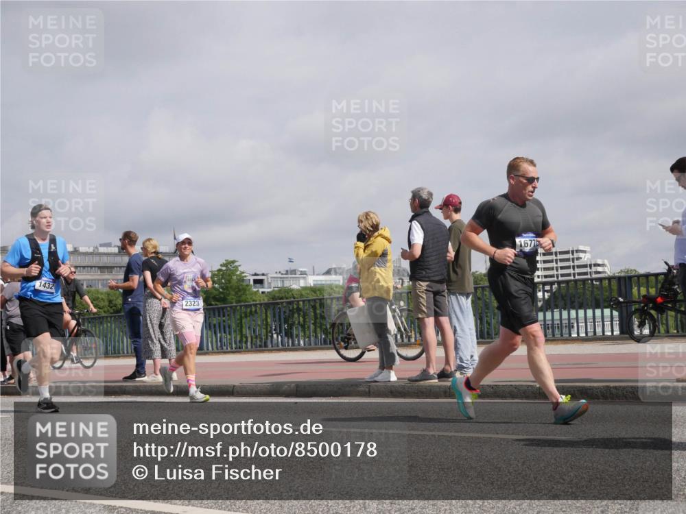 29.06.2025 - hella hamburg halbmarathon Luisa Fischer http://msf.ph/oto/8500178 29.06.2025 10:05:21 Kennedybrücke 1432, 2323, 1677, 1128, 1432, 1733, 2322, 2323, 4663, 4985, 5763, 6322, 6860, 7243, 9020, 9021, 9928, 10866 meine-sportfotos.de