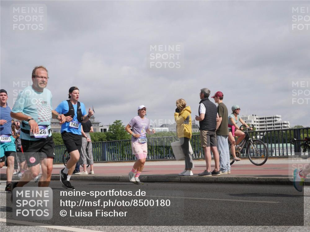 29.06.2025 - hella hamburg halbmarathon Luisa Fischer http://msf.ph/oto/8500180 29.06.2025 10:05:21 Kennedybrücke 5150, 28, 12491, 1432, 2323, 1128, 1432, 1733, 2322, 2323, 4663, 4985, 5763, 6322, 6860, 7243, 9020, 9021, 9928, 10866 meine-sportfotos.de
