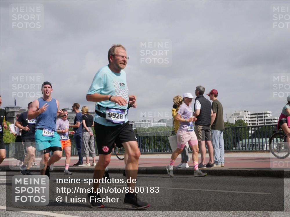 29.06.2025 - hella hamburg halbmarathon Luisa Fischer http://msf.ph/oto/8500183 29.06.2025 10:05:22 Kennedybrücke 7243, 12491, 2322, 5150, 9928, 2323, 1128, 1432, 1733, 2322, 2323, 4663, 4985, 5763, 6322, 6860, 7243, 9020, 9021, 9928, 10866 meine-sportfotos.de