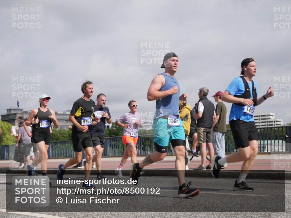 29.06.2025 - hella hamburg halbmarathon Luisa Fischer http://msf.ph/oto/8500192 29.06.2025 10:05:23 Kennedybrücke 18130, 5763, 7243, 2322, 12491, 1432, 1128, 1254, 1432, 1733, 2322, 2323, 4663, 4985, 5763, 6860, 7243, 9020, 9021, 9928, 10866 meine-sportfotos.de