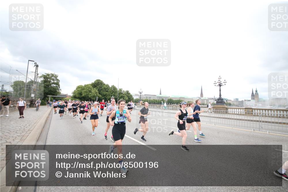 29.06.2025 - hella hamburg halbmarathon Jannik Wohlers http://msf.ph/oto/8500196 29.06.2025 10:57:11 Lombardsbrücke 1123, 1242, 1248, 1265, 1643, 2567, 3191, 3385, 3388, 3433, 3750, 3954, 4180, 4197, 4521, 4830, 5117, 5632, 5736, 6827, 6857, 6916, 7172, 7720, 7728, 8035, 8386, 8540, 8708, 8873, 9059, 9233, 9318, 9496, 9607, 10078, 10551, 11026, 11947, 12172, 12396, 12713, 12799, 12819, 13131, 13340, 13425, 13427, 14256, 14944, 14968, 15033, 15288, 15958, 16007, 16130, 18534 meine-sportfotos.de