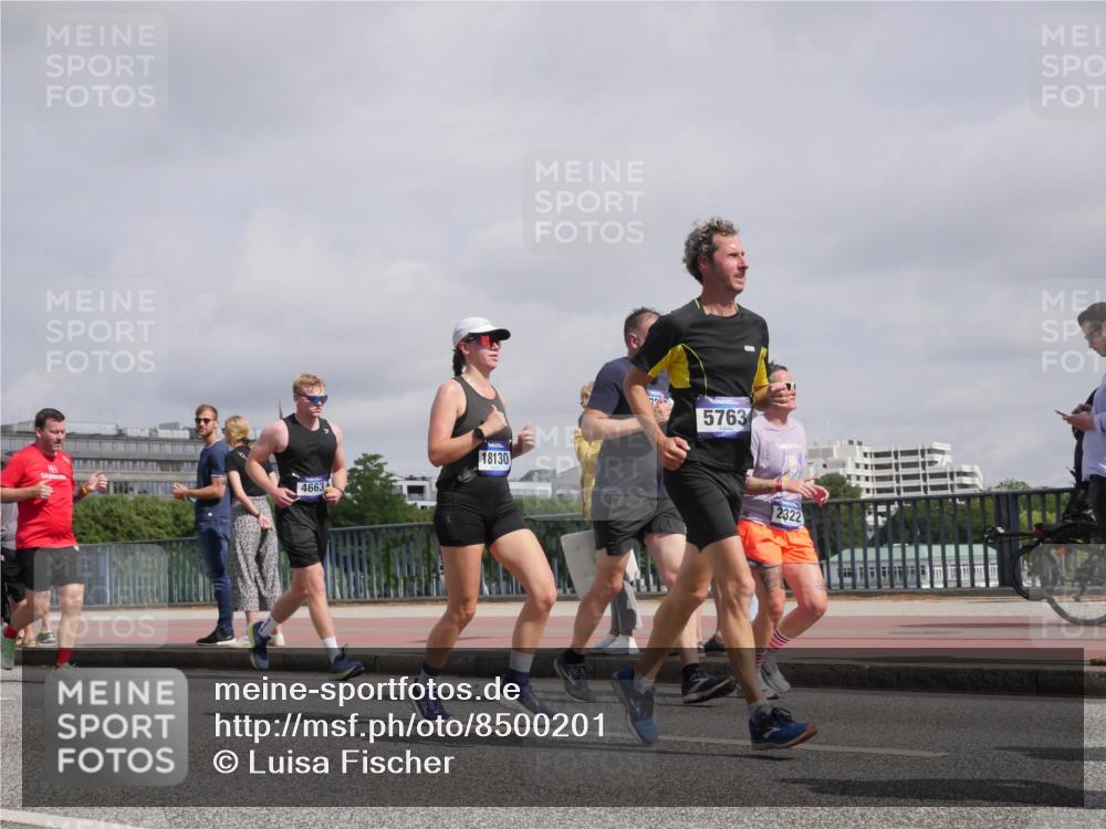 29.06.2025 - hella hamburg halbmarathon Luisa Fischer http://msf.ph/oto/8500201 29.06.2025 10:05:24 Kennedybrücke 4663, 18130, 72, 5763, 2322, 1128, 1254, 1432, 1733, 2322, 2323, 3780, 4663, 4985, 5763, 6708, 6860, 7049, 7243, 9020, 9021, 9928, 10866 meine-sportfotos.de