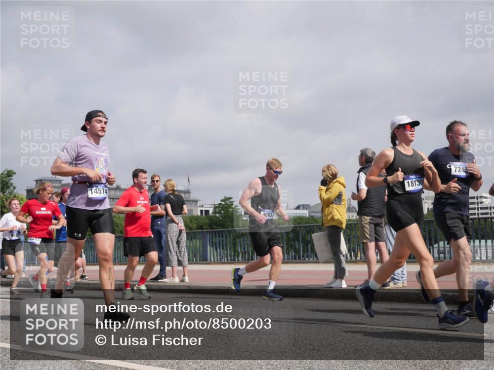 29.06.2025 - hella hamburg halbmarathon Luisa Fischer http://msf.ph/oto/8500203 29.06.2025 10:05:24 Kennedybrücke 9021, 12375, 14574, 1663, 18130, 724, 1128, 1254, 1432, 1733, 2322, 2323, 3780, 4663, 4985, 5763, 6708, 6860, 7049, 7243, 9020, 9021, 9928, 10866 meine-sportfotos.de