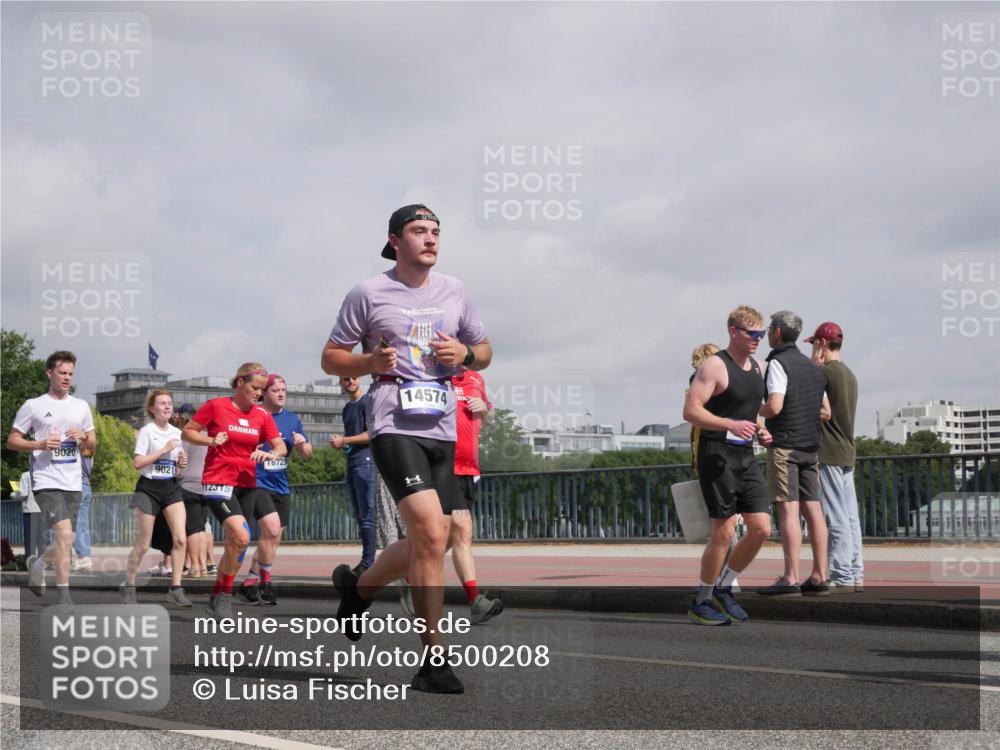 29.06.2025 - hella hamburg halbmarathon Luisa Fischer http://msf.ph/oto/8500208 29.06.2025 10:05:25 Kennedybrücke 9020, 9021, 12315, 16723, 14574, 1, 1128, 1254, 1432, 1733, 2322, 2323, 3780, 4663, 4985, 5742, 5763, 6708, 6860, 7049, 7243, 9020, 9021, 9928, 10866 meine-sportfotos.de