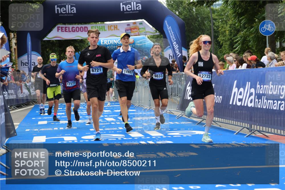 29.06.2025 - hella hamburg halbmarathon Strokosch-Dieckow http://msf.ph/oto/8500211 29.06.2025 10:43:03 Ziel 4229, 4823, 6721, 7026, 7035, 7451, 8218, 9364, 9833, 10251, 10469, 11177, 12153, 12657, 12723, 12776, 12839, 15255, 17177, 19038 meine-sportfotos.de