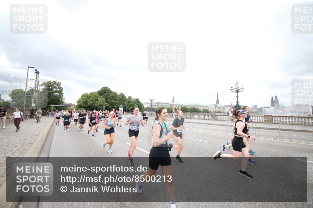 29.06.2025 - hella hamburg halbmarathon Jannik Wohlers http://msf.ph/oto/8500213 29.06.2025 10:57:11 Lombardsbrücke 1123, 1242, 1248, 1265, 1643, 2567, 3191, 3385, 3388, 3433, 3750, 3954, 4180, 4197, 4521, 4830, 5117, 5632, 5736, 6827, 6857, 6916, 7172, 7720, 7728, 8035, 8386, 8540, 8708, 8873, 9059, 9233, 9318, 9496, 9607, 10078, 10551, 11026, 11947, 12172, 12396, 12713, 12799, 12819, 13131, 13340, 13425, 13427, 14256, 14944, 14968, 15033, 15288, 15958, 16007, 16130, 18534 meine-sportfotos.de