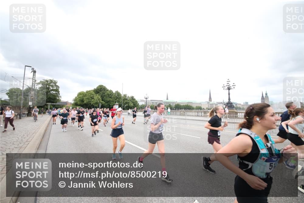 29.06.2025 - hella hamburg halbmarathon Jannik Wohlers http://msf.ph/oto/8500219 29.06.2025 10:57:11 Lombardsbrücke 1123, 1242, 1248, 1265, 1643, 2567, 3191, 3385, 3388, 3433, 3750, 3954, 4180, 4197, 4521, 4830, 5117, 5632, 5736, 6827, 6857, 6916, 7172, 7720, 7728, 8035, 8386, 8540, 8708, 8873, 9059, 9233, 9318, 9496, 9607, 10078, 10551, 11026, 11947, 12172, 12396, 12713, 12799, 12819, 13131, 13340, 13425, 13427, 14256, 14944, 14968, 15033, 15288, 15958, 16007, 16130, 18534 meine-sportfotos.de
