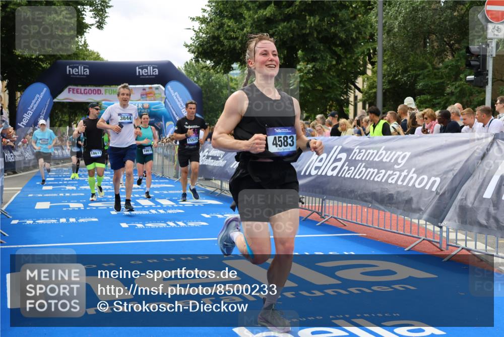 29.06.2025 - hella hamburg halbmarathon Strokosch-Dieckow http://msf.ph/oto/8500233 29.06.2025 11:10:28 Ziel 2055, 2594, 3844, 4583, 4864, 6871, 7809, 8217, 9113, 10685, 11525, 11774, 14540, 15663, 15834, 15975, 15993, 16709, 16776, 17113, 18042, 18616, 18617 meine-sportfotos.de