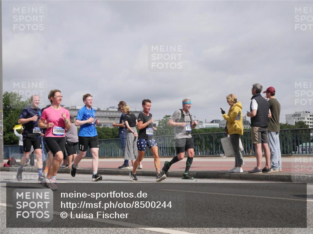 29.06.2025 - hella hamburg halbmarathon Luisa Fischer http://msf.ph/oto/8500244 29.06.2025 10:05:29 Kennedybrücke 686, 15008, 11, 19162, 112, 1128, 1254, 1733, 3780, 4985, 5742, 6708, 6860, 7049, 8749, 9020, 9021, 10866 meine-sportfotos.de