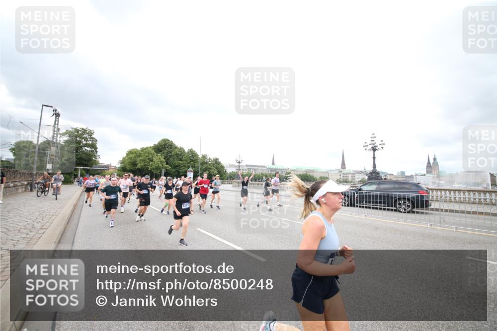 29.06.2025 - hella hamburg halbmarathon Jannik Wohlers http://msf.ph/oto/8500248 29.06.2025 10:57:12 Lombardsbrücke 1123, 1242, 1248, 1265, 1643, 2567, 3191, 3385, 3388, 3433, 3750, 3954, 4180, 4197, 4521, 4830, 5117, 5632, 5736, 6827, 6857, 6916, 7172, 7720, 8035, 8386, 8540, 8708, 8873, 9059, 9233, 9318, 9496, 9607, 9613, 9840, 10070, 10078, 10551, 11026, 11377, 11947, 12172, 12713, 12799, 12819, 13131, 13340, 13425, 13427, 14256, 14944, 14968, 15033, 15288, 15956, 15958, 16007, 16130, 18534 meine-sportfotos.de