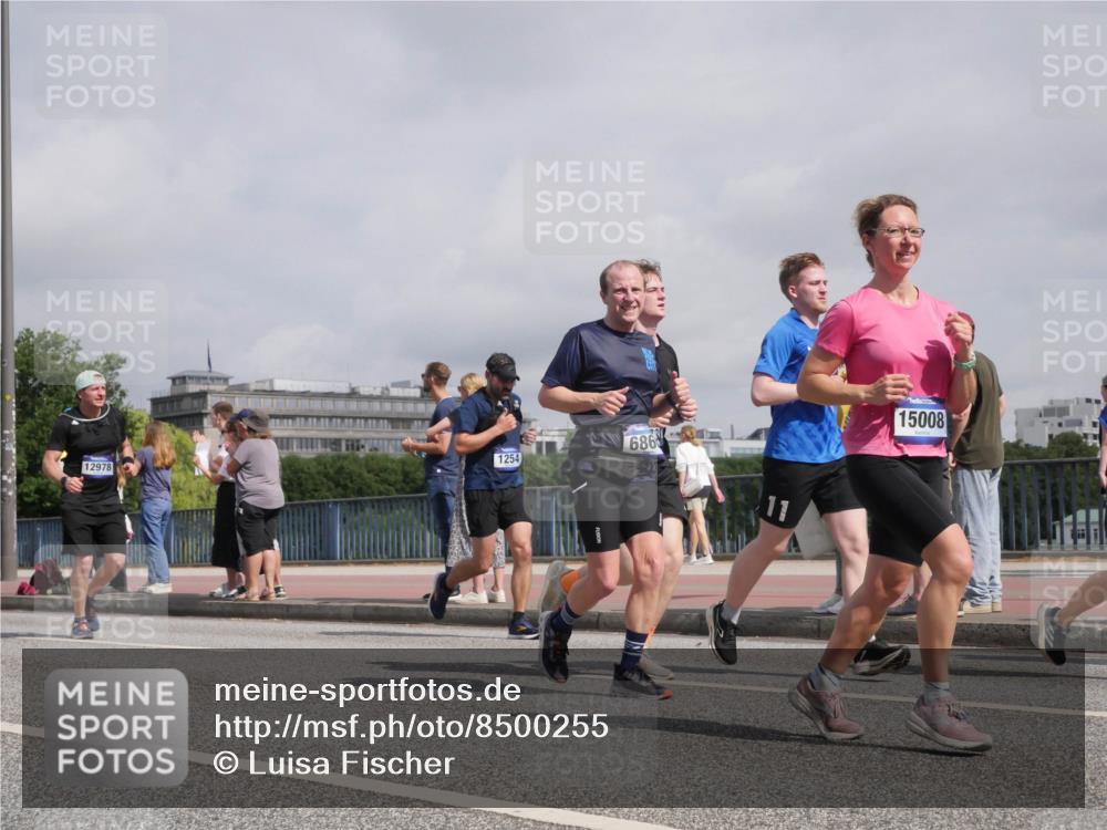 29.06.2025 - hella hamburg halbmarathon Luisa Fischer http://msf.ph/oto/8500255 29.06.2025 10:05:30 Kennedybrücke 12978, 1254, 686, 11, 15008, 1128, 1254, 1733, 3780, 4985, 5742, 6708, 6860, 7049, 8749, 9021, 10539, 10866 meine-sportfotos.de