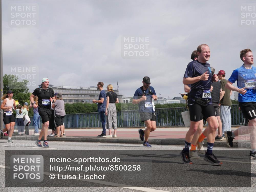 29.06.2025 - hella hamburg halbmarathon Luisa Fischer http://msf.ph/oto/8500258 29.06.2025 10:05:31 Kennedybrücke 7049, 12978, 1254, 686, 10866, 11, 1128, 1254, 1733, 3780, 4985, 5742, 6166, 6708, 6860, 7049, 8662, 8749, 10539, 10866 meine-sportfotos.de