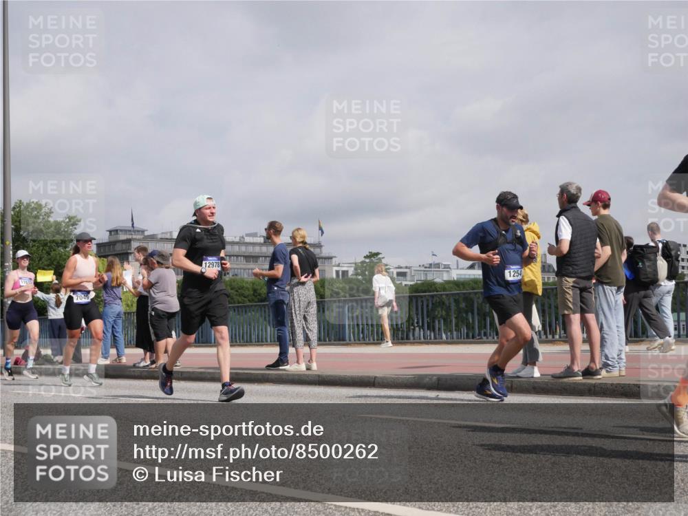 29.06.2025 - hella hamburg halbmarathon Luisa Fischer http://msf.ph/oto/8500262 29.06.2025 10:05:31 Kennedybrücke 11675, 7049, 12978, 1254, 1128, 1254, 1733, 3780, 4985, 5742, 6166, 6708, 6860, 7049, 8662, 8749, 10539, 10866 meine-sportfotos.de