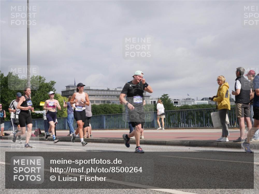 29.06.2025 - hella hamburg halbmarathon Luisa Fischer http://msf.ph/oto/8500264 29.06.2025 10:05:32 Kennedybrücke 1862, 1167, 7049, 12978, 1128, 1254, 1733, 3780, 4985, 5742, 6166, 6708, 6860, 7049, 8662, 8749, 10539, 10866 meine-sportfotos.de
