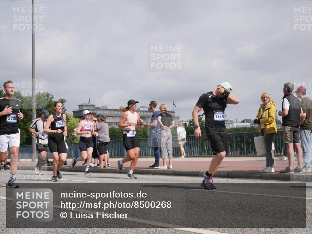 29.06.2025 - hella hamburg halbmarathon Luisa Fischer http://msf.ph/oto/8500268 29.06.2025 10:05:32 Kennedybrücke 3780, 9131, 18624, 11670, 7049, 12978, 1128, 1254, 1733, 3780, 4985, 5742, 6166, 6708, 6860, 7049, 8662, 8749, 10539, 10866 meine-sportfotos.de