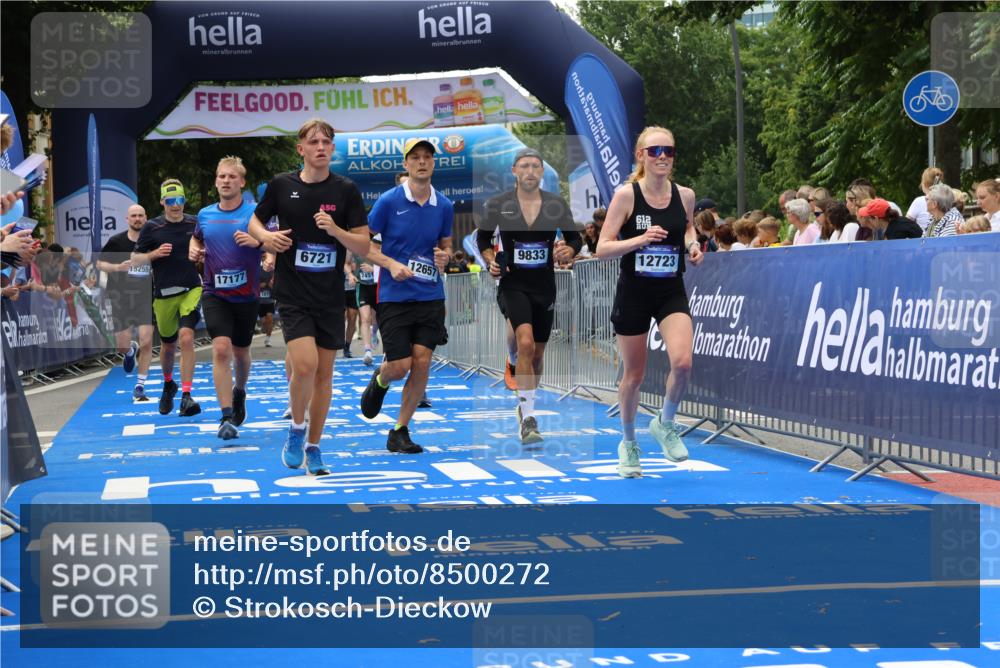 29.06.2025 - hella hamburg halbmarathon Strokosch-Dieckow http://msf.ph/oto/8500272 29.06.2025 10:43:03 Ziel 4229, 4823, 6721, 7026, 7035, 7451, 8218, 9364, 9833, 10251, 10469, 11177, 12153, 12657, 12723, 12776, 12839, 15255, 17177, 19038 meine-sportfotos.de