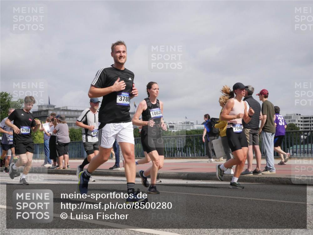29.06.2025 - hella hamburg halbmarathon Luisa Fischer http://msf.ph/oto/8500280 29.06.2025 10:05:34 Kennedybrücke 179, 6708, 913, 3780, 1862, 7049, 1254, 1733, 3780, 3919, 5742, 6166, 6708, 7049, 8662, 8749, 10539 meine-sportfotos.de