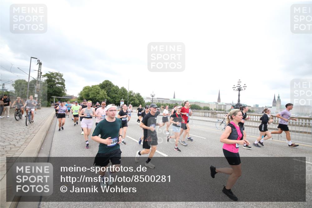 29.06.2025 - hella hamburg halbmarathon Jannik Wohlers http://msf.ph/oto/8500281 29.06.2025 10:57:14 Lombardsbrücke 1123, 1242, 1248, 1265, 1643, 2015, 2567, 3191, 3385, 3433, 3750, 3954, 4059, 4197, 4521, 4830, 5117, 5632, 5736, 6827, 6857, 6916, 7172, 7720, 8035, 8159, 8386, 8708, 8873, 9059, 9233, 9318, 9496, 9607, 9613, 9840, 10070, 10551, 10578, 10629, 10630, 11026, 11377, 11947, 12172, 12713, 12799, 12819, 13131, 13340, 13425, 13427, 13882, 14256, 14944, 14968, 15033, 15288, 15956, 15958, 16130, 18534 meine-sportfotos.de