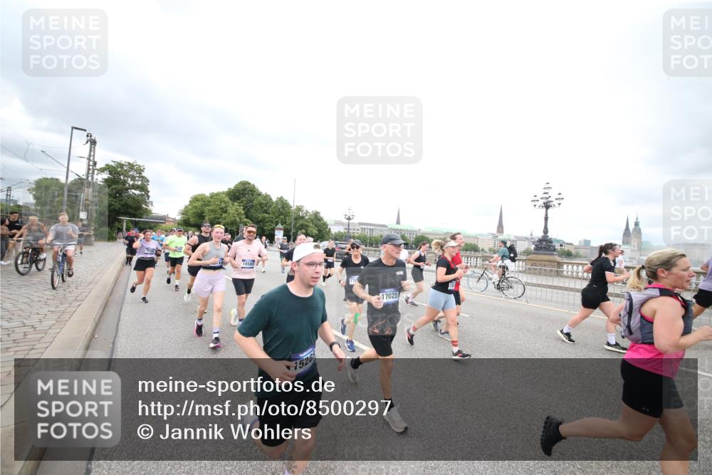 29.06.2025 - hella hamburg halbmarathon Jannik Wohlers http://msf.ph/oto/8500297 29.06.2025 10:57:15 Lombardsbrücke 1123, 1242, 1248, 1265, 1643, 2015, 2451, 2567, 3191, 3385, 3433, 3750, 3954, 4059, 4197, 4521, 4830, 5117, 5632, 5736, 6827, 6857, 6916, 7172, 7720, 8035, 8159, 8386, 8708, 8873, 9059, 9233, 9318, 9496, 9607, 9613, 9840, 10070, 10461, 10551, 10578, 10629, 10630, 11026, 11193, 11377, 11947, 12172, 12713, 12799, 12819, 13131, 13340, 13425, 13427, 13882, 14256, 14944, 14968, 15033, 15288, 15956, 15958, 16082, 16130 meine-sportfotos.de