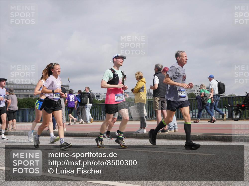 29.06.2025 - hella hamburg halbmarathon Luisa Fischer http://msf.ph/oto/8500300 29.06.2025 10:05:37 Kennedybrücke 976, 5742, 33, 8749, 1793, 2685, 3780, 3919, 5742, 6166, 6295, 6708, 7049, 7323, 8662, 8749, 10539 meine-sportfotos.de