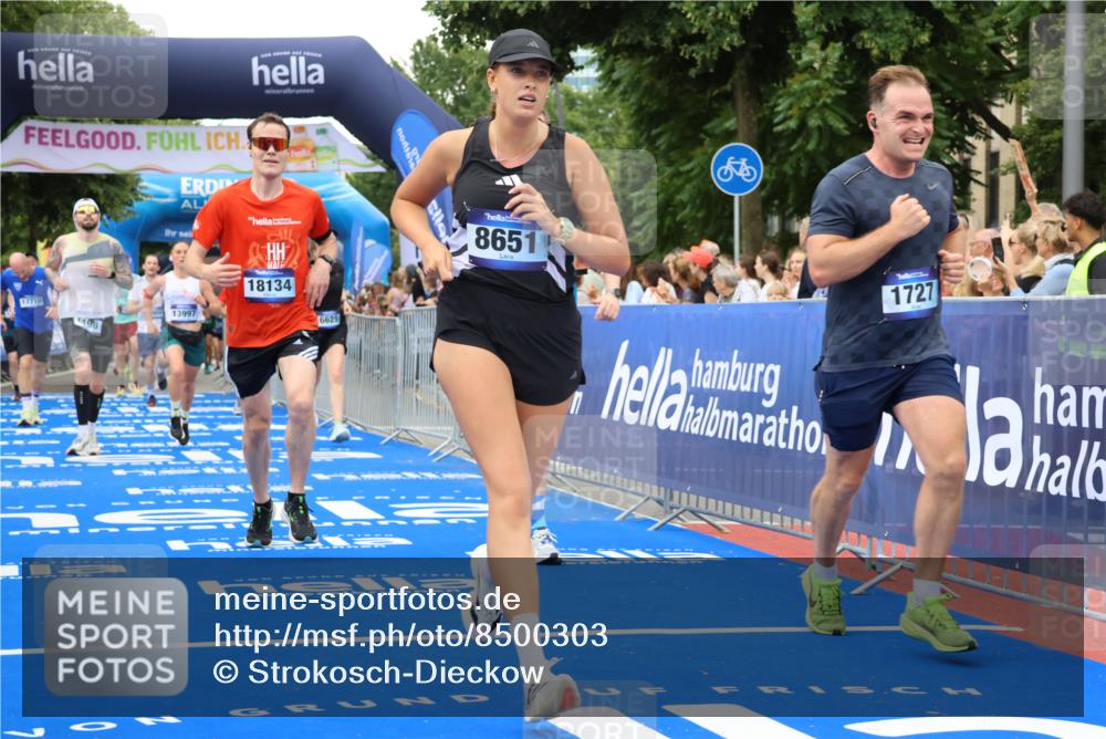 29.06.2025 - hella hamburg halbmarathon Strokosch-Dieckow http://msf.ph/oto/8500303 29.06.2025 10:53:23 Ziel 1061, 1499, 1683, 1727, 2070, 2074, 2354, 4065, 5866, 6198, 6629, 6942, 7312, 8651, 11068, 11844, 12490, 12909, 13912, 13997, 15681, 15838, 17710, 18134, 18901 meine-sportfotos.de