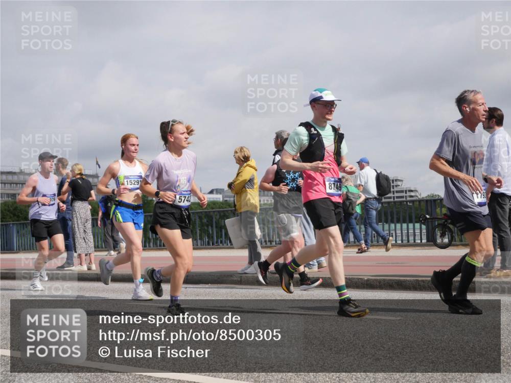 29.06.2025 - hella hamburg halbmarathon Luisa Fischer http://msf.ph/oto/8500305 29.06.2025 10:05:37 Kennedybrücke 15291, 976, 1121, 5742, 8749, 2685, 3780, 3919, 5742, 6166, 6295, 6708, 7049, 7323, 8662, 8749, 10539 meine-sportfotos.de