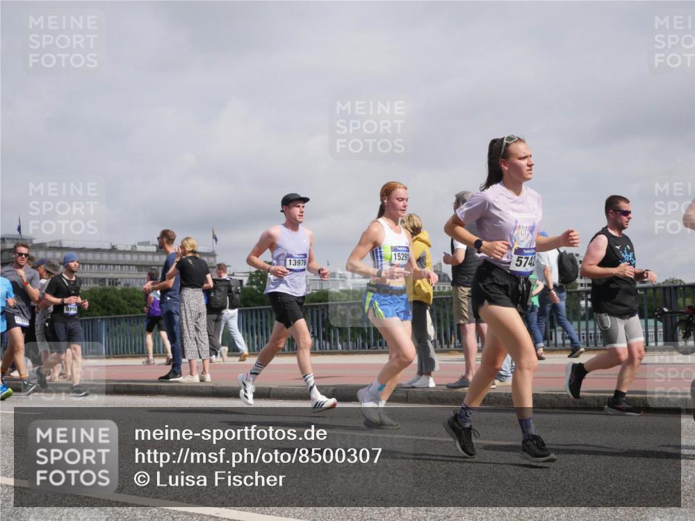 29.06.2025 - hella hamburg halbmarathon Luisa Fischer http://msf.ph/oto/8500307 29.06.2025 10:05:37 Kennedybrücke 6166, 13976, 15291, 5742, 2685, 3780, 3919, 5742, 6166, 6295, 6708, 7049, 7323, 8662, 8749, 10539 meine-sportfotos.de