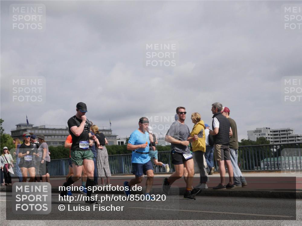 29.06.2025 - hella hamburg halbmarathon Luisa Fischer http://msf.ph/oto/8500320 29.06.2025 10:05:39 Kennedybrücke 11702, 10539, 17939, 2685, 3919, 6166, 6295, 7323, 8364, 8662, 8749, 10295, 10539 meine-sportfotos.de