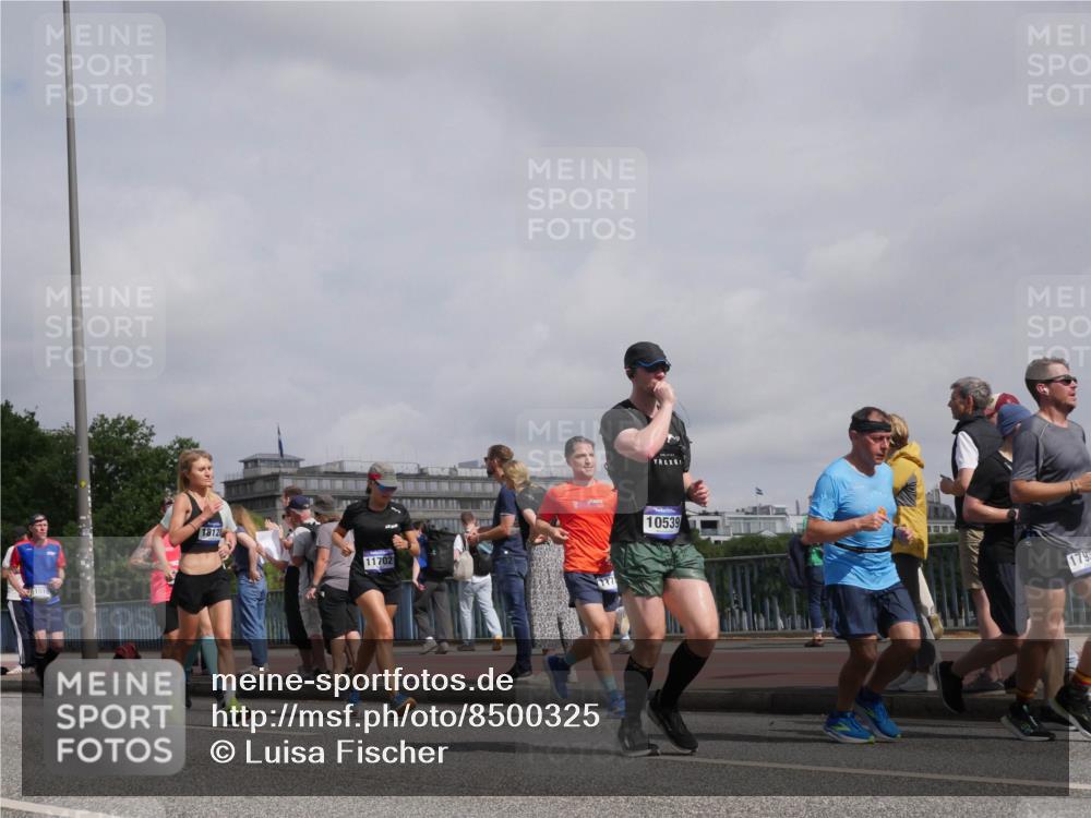 29.06.2025 - hella hamburg halbmarathon Luisa Fischer http://msf.ph/oto/8500325 29.06.2025 10:05:40 Kennedybrücke 18128, 11702, 10539, 1795, 2142, 2685, 3919, 6166, 6295, 7323, 8364, 8662, 10295, 10539 meine-sportfotos.de