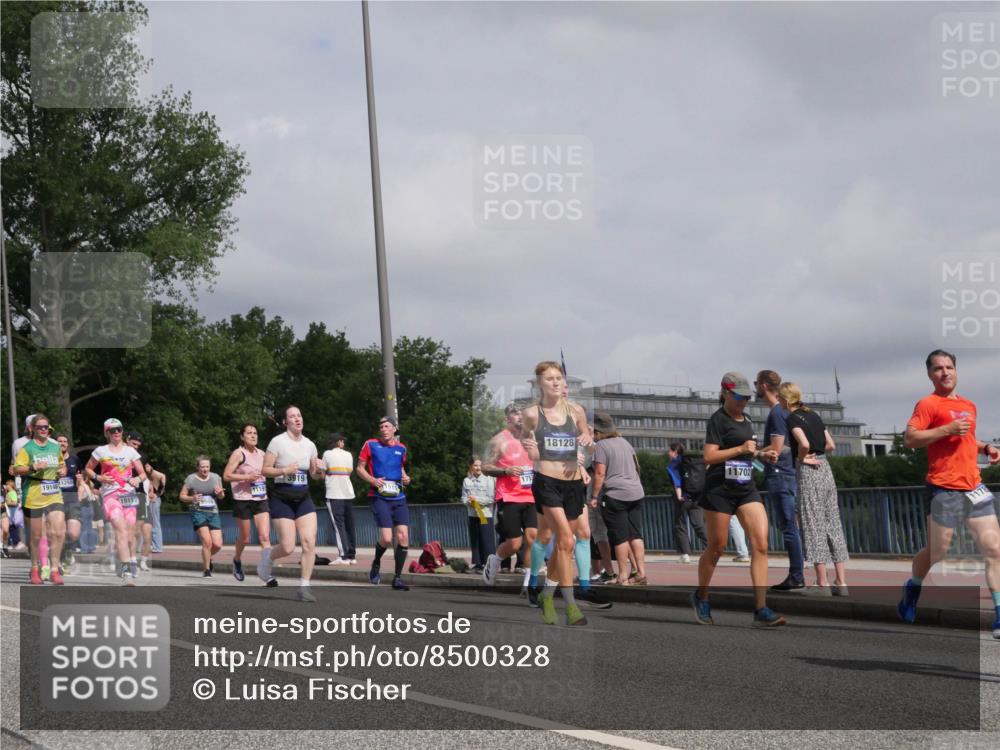 29.06.2025 - hella hamburg halbmarathon Luisa Fischer http://msf.ph/oto/8500328 29.06.2025 10:05:40 Kennedybrücke 19146, 1250, 919, 1119, 19117, 175, 18128, 11702, 1178, 2142, 2685, 3919, 6166, 6295, 7323, 8364, 8662, 10295, 10539 meine-sportfotos.de