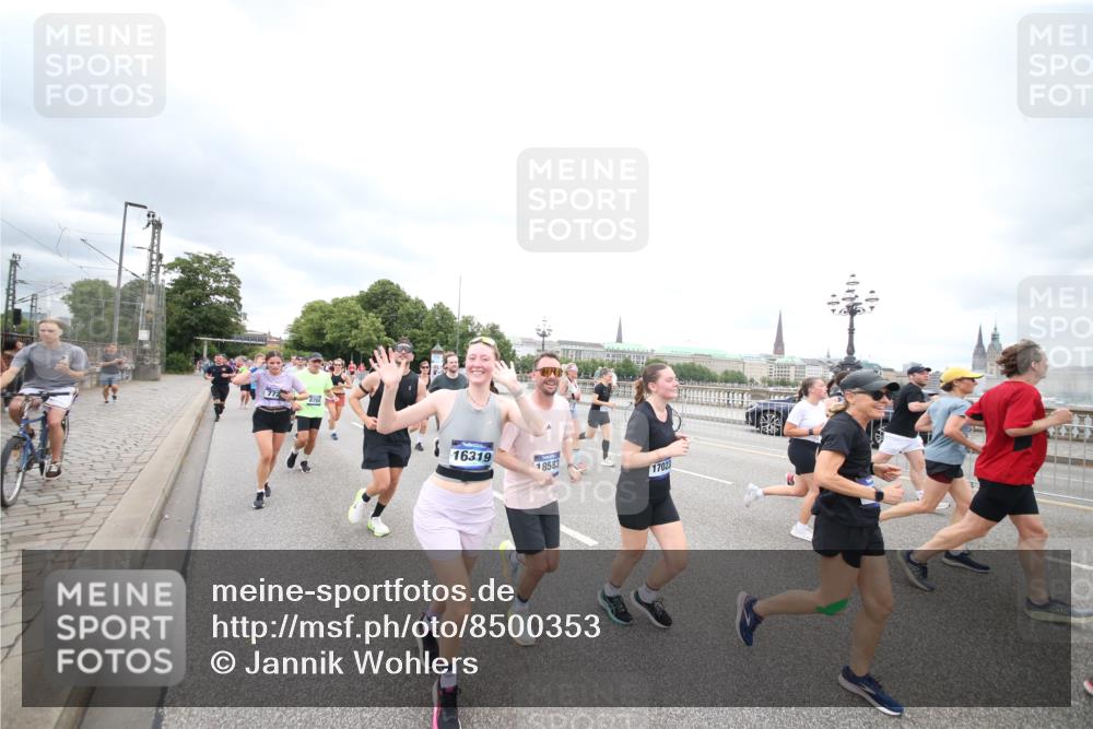 29.06.2025 - hella hamburg halbmarathon Jannik Wohlers http://msf.ph/oto/8500353 29.06.2025 10:57:16 Lombardsbrücke 1123, 1242, 1248, 1265, 1643, 2015, 2451, 2567, 3191, 3385, 3433, 3750, 3954, 4059, 4197, 4521, 4830, 5117, 5632, 5736, 6827, 6857, 6916, 7172, 7720, 8035, 8159, 8386, 8708, 8873, 9059, 9233, 9318, 9394, 9496, 9607, 9613, 9840, 10070, 10352, 10461, 10513, 10551, 10578, 10629, 10630, 11013, 11026, 11193, 11377, 11947, 12172, 12713, 12819, 13131, 13340, 13425, 13427, 13882, 14256, 14944, 14968, 15033, 15288, 15956, 15958, 16082, 16130 meine-sportfotos.de