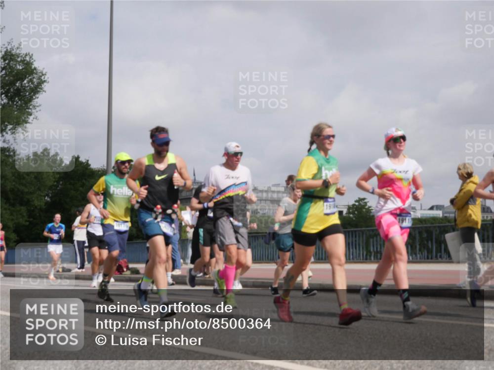 29.06.2025 - hella hamburg halbmarathon Luisa Fischer http://msf.ph/oto/8500364 29.06.2025 10:05:44 Kennedybrücke 2142, 2685, 2819, 3225, 3919, 6166, 6295, 6752, 6997, 7323, 8003, 8364, 8662, 9006, 10295 meine-sportfotos.de