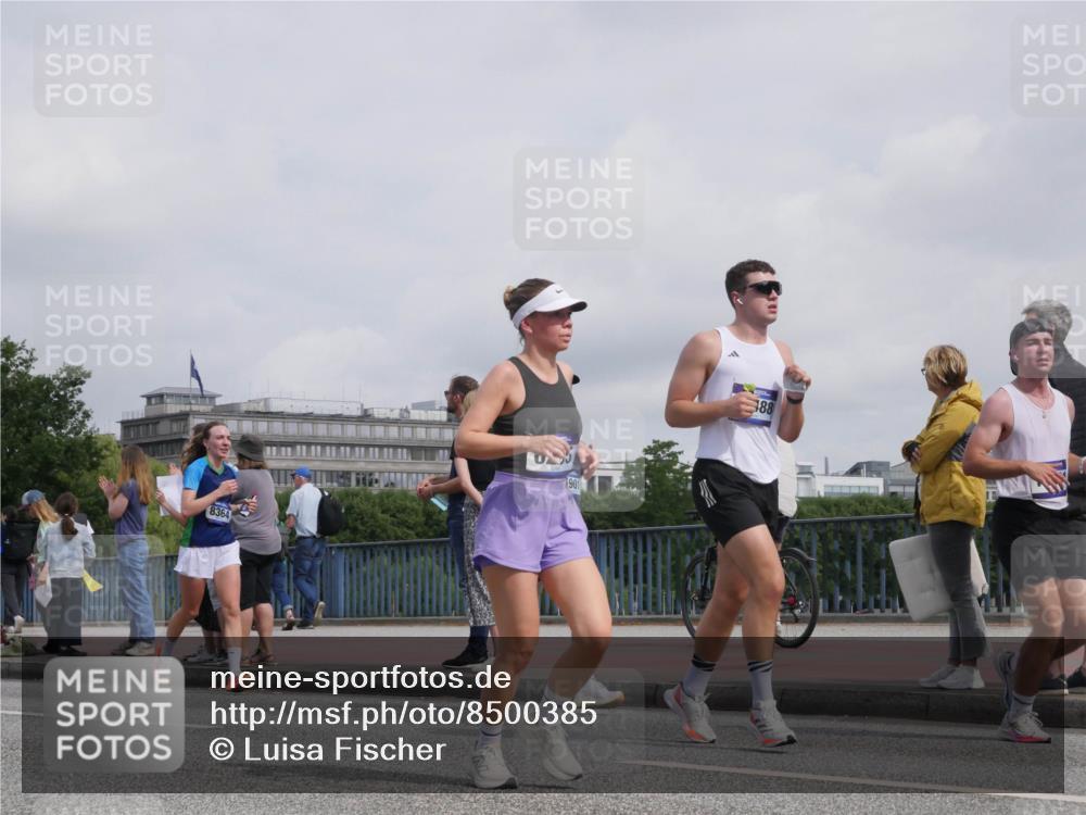 29.06.2025 - hella hamburg halbmarathon Luisa Fischer http://msf.ph/oto/8500385 29.06.2025 10:05:47 Kennedybrücke 10, 1414, 2142, 2685, 2819, 3225, 6295, 6752, 6997, 7323, 8003, 8364, 9006, 10295 meine-sportfotos.de
