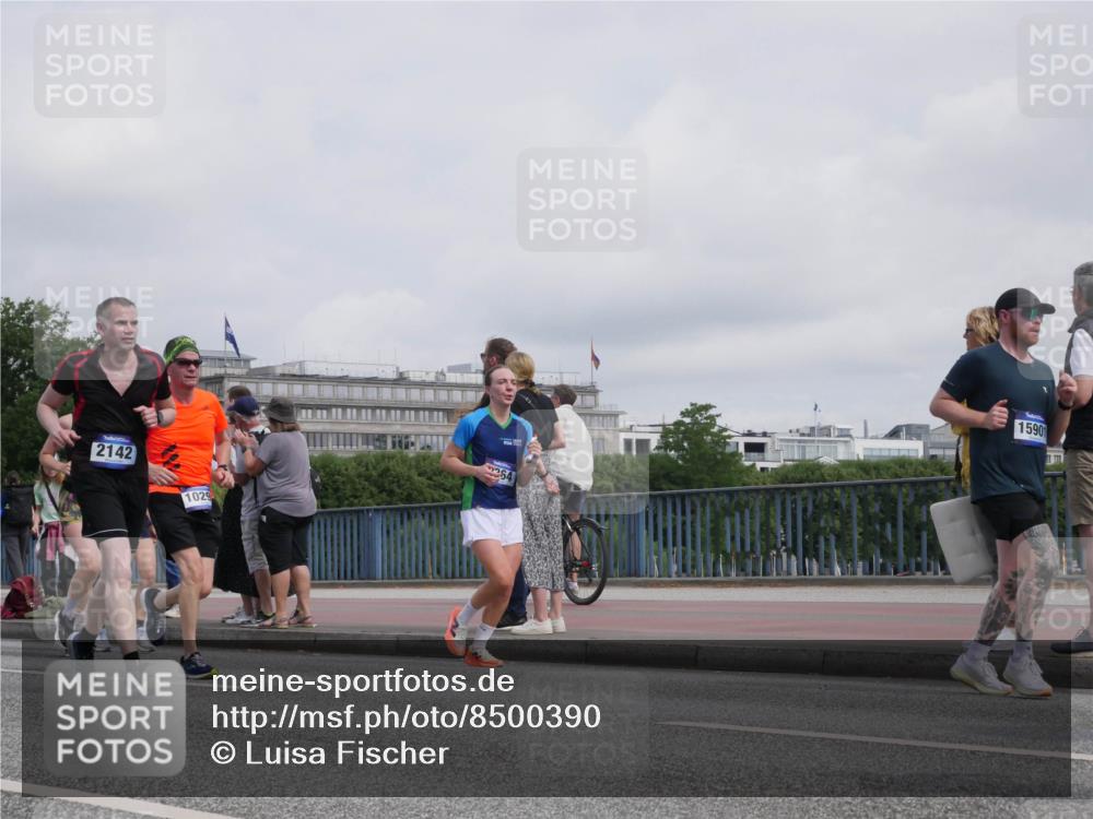 29.06.2025 - hella hamburg halbmarathon Luisa Fischer http://msf.ph/oto/8500390 29.06.2025 10:05:48 Kennedybrücke 2142, 1029, 264, 15901, 1414, 2142, 2685, 2819, 3225, 6295, 6752, 6997, 7323, 8003, 8364, 9006, 10295 meine-sportfotos.de