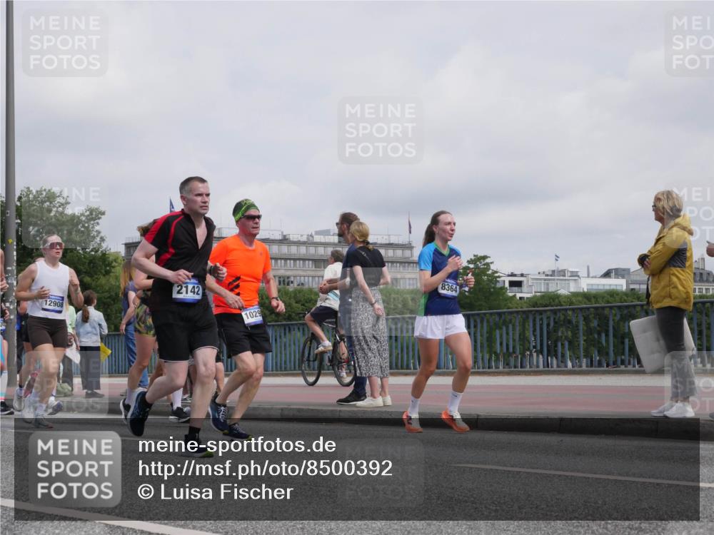 29.06.2025 - hella hamburg halbmarathon Luisa Fischer http://msf.ph/oto/8500392 29.06.2025 10:05:49 Kennedybrücke 12908, 2142, 1029, 8364, 1414, 2142, 2685, 2819, 3225, 6295, 6752, 6997, 7323, 8003, 8364, 9006, 10295 meine-sportfotos.de
