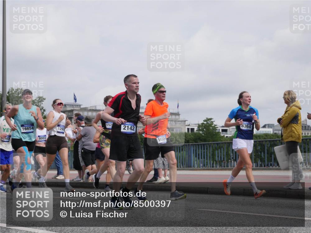 29.06.2025 - hella hamburg halbmarathon Luisa Fischer http://msf.ph/oto/8500397 29.06.2025 10:05:49 Kennedybrücke 583, 16654, 8003, 1290, 152, 2142, 1029, 8364, 1414, 2142, 2685, 2819, 3225, 6295, 6752, 6997, 7323, 8003, 8364, 9006, 10295 meine-sportfotos.de