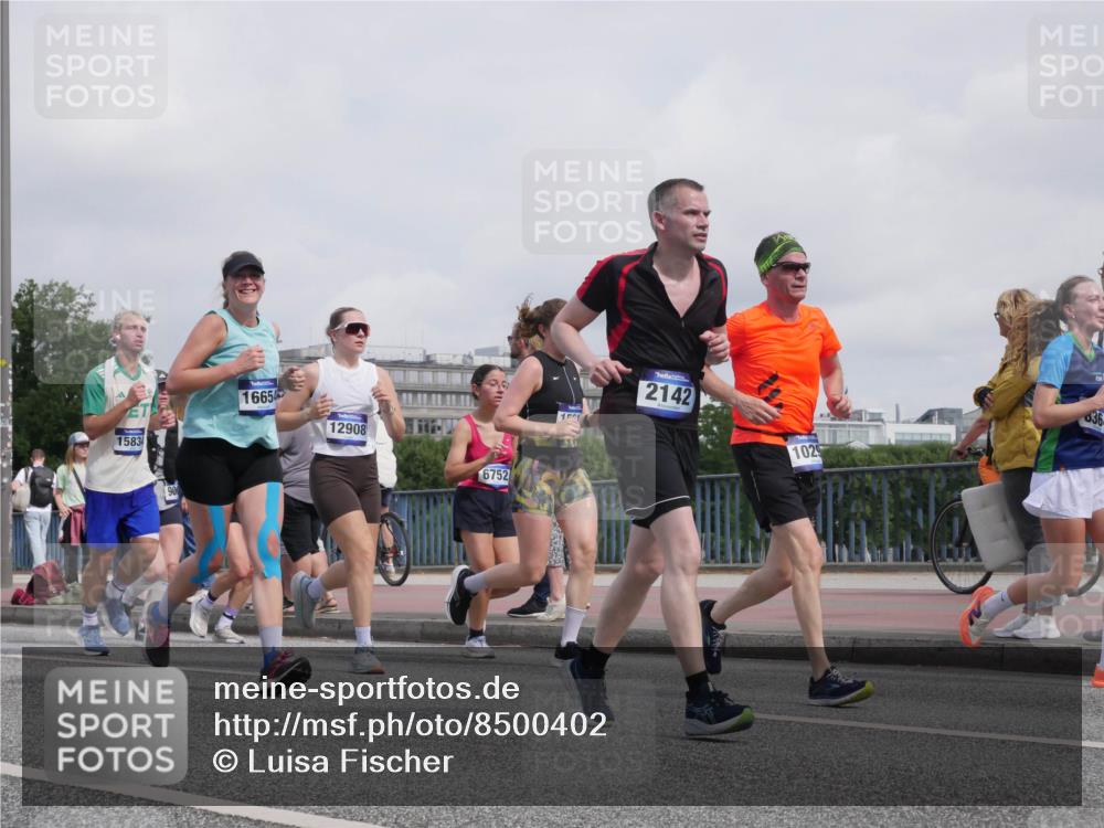 29.06.2025 - hella hamburg halbmarathon Luisa Fischer http://msf.ph/oto/8500402 29.06.2025 10:05:50 Kennedybrücke 1583, 90, 16654, 12908, 6752, 1501, 2142, 1029, 836, 1414, 2142, 2819, 3225, 6295, 6752, 6997, 8003, 8364, 9006, 10295 meine-sportfotos.de
